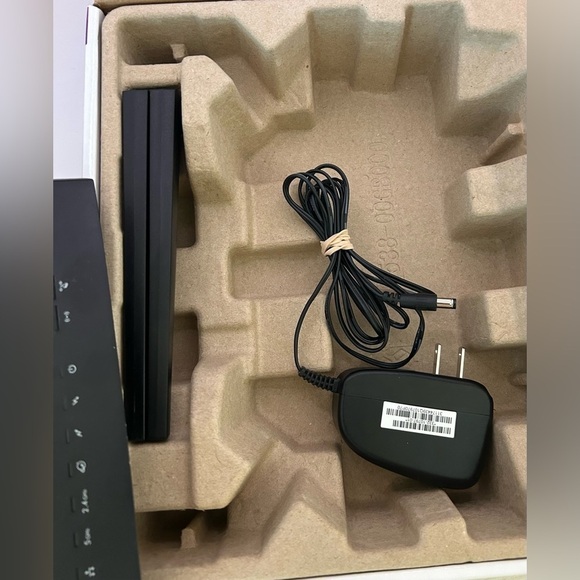 AC 1200 WiFi Cable Modem Router - 802.11 ac Dual Band Gigabit - Up to 340 Mbps - Picture 4 of 16